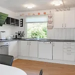 3 Bedroom Beautiful Home In Nexo * Neksø