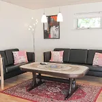 3 Bedroom Beautiful Home In Nexo Neksø