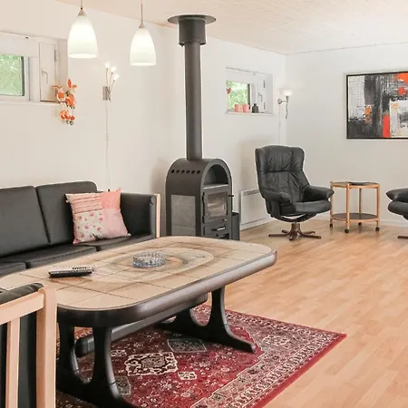 3 Bedroom Beautiful Home In Nexo *