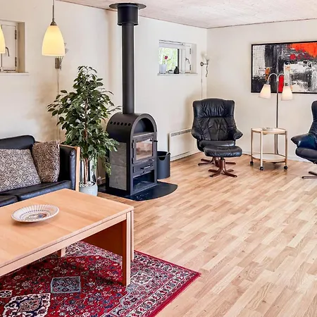 3 Bedroom Beautiful In Prázdninový dům